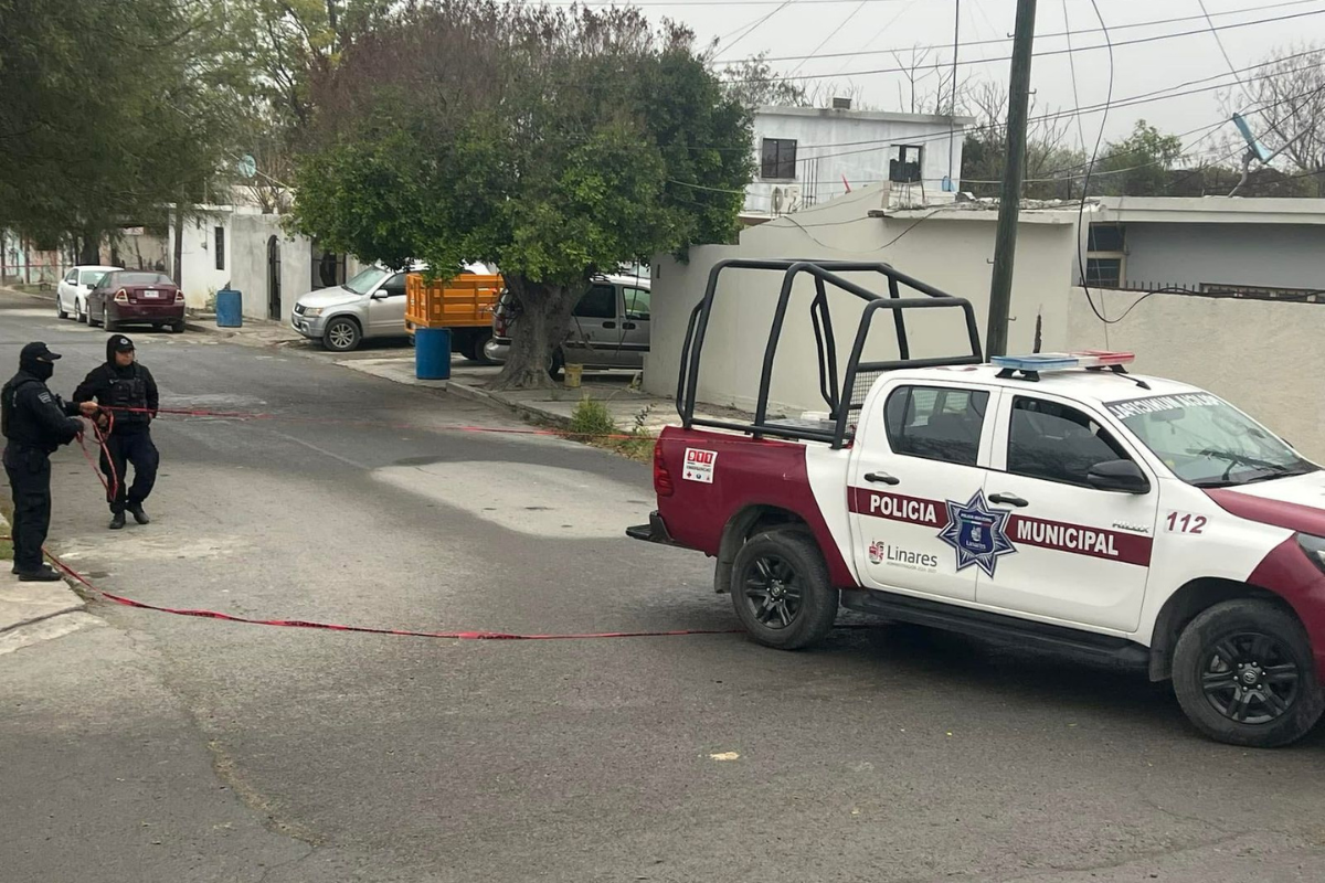 Casas y carros dañados a balazos en Linares