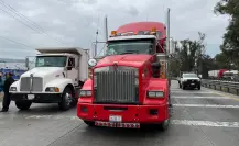 Manifestantes liberan un carril de la México-Querétaro
