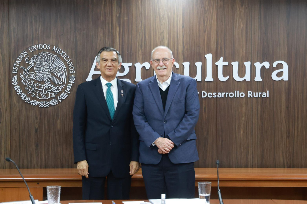 El gobernador de Tamaulipas, Américo Villarreal Anaya y el secretario de Agricultura del Gobierno de México, Julio Berdegué Sacristán. Foto: Gobierno de Tamaulipas