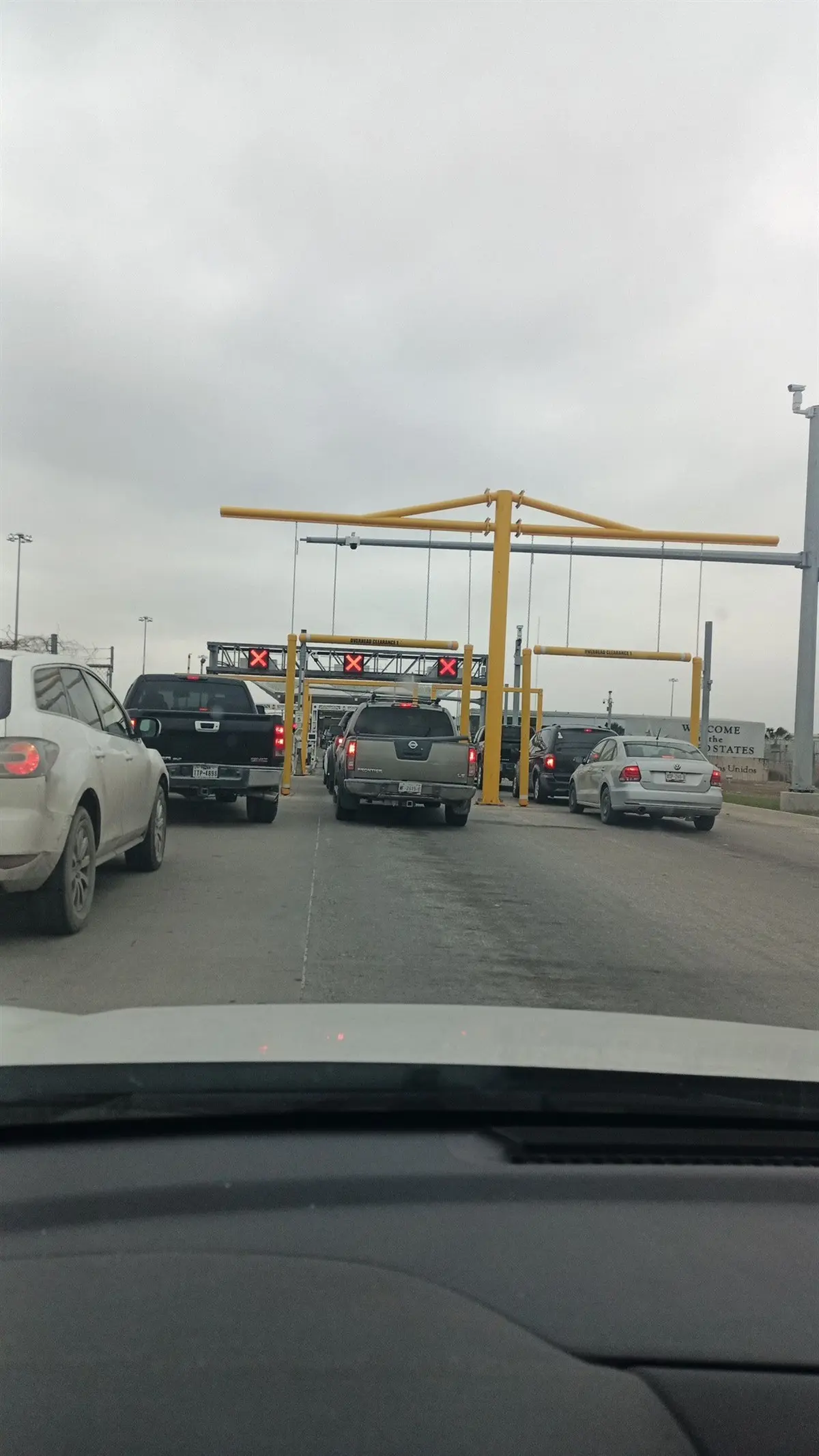 imagen recuadro El flujo en los principales cruces fronterizos entre México y Estados Unidos presenta tiempos de espera variables este 19 de febrero. Foto: Redes sociales