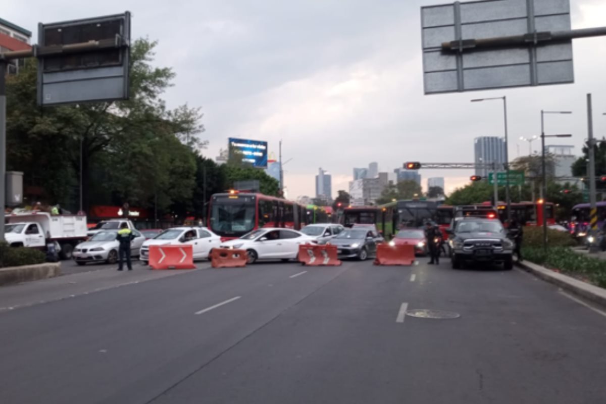 Corte de circulación en Av. Dr. Río de la Loza y Dr. Carmona y Valle en CDMX.    Foto: X (@OVIALCDMX)