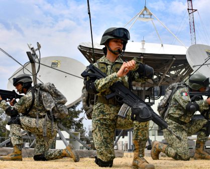 Claudia Sheinbaum anuncia aumento de sueldo a militares en el día del Ejército