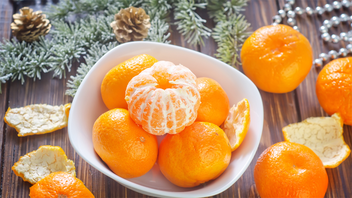 Prepara bombones de mandarina. Foto: Canva.