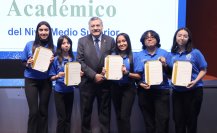 UANL reconoce el desempeño académico de sus estudiantes de preparatoria