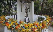 Conoce la estatua de José José en Azcapotzalco, un homenaje al Príncipe de la canción en CDMX