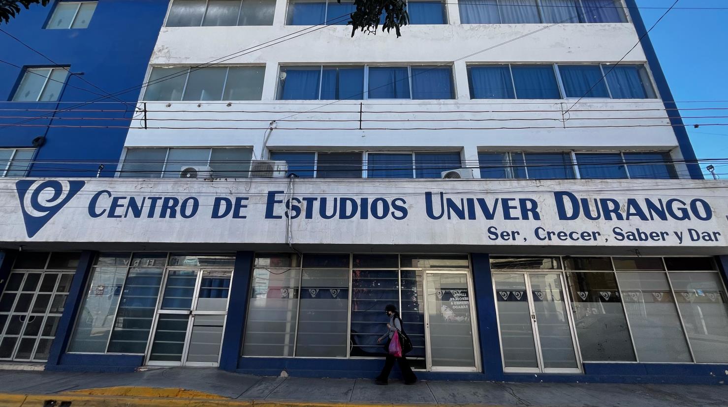 Univesidad adeuda pago a casi 30 maestros. Foto: Alejandro Ávila.