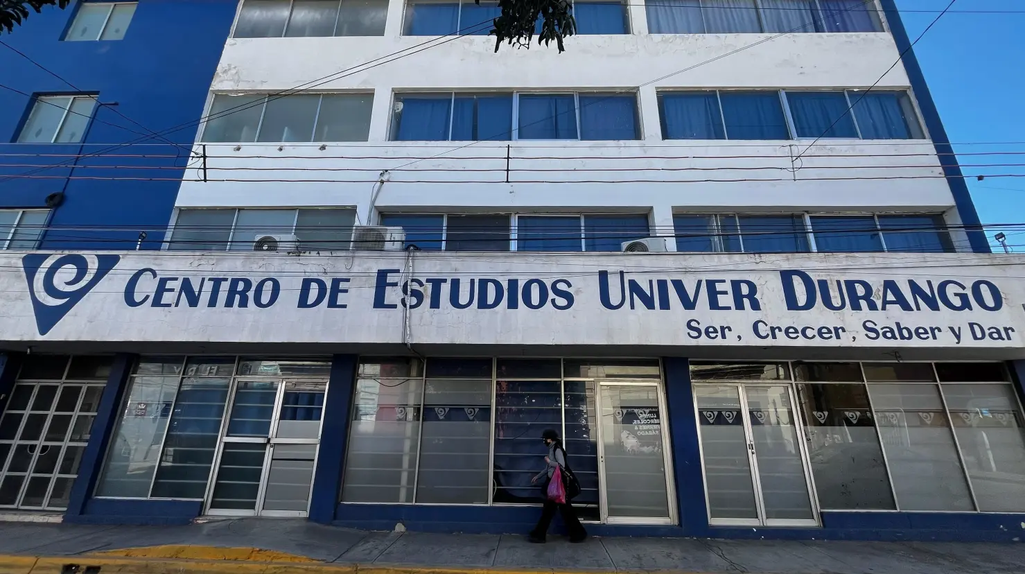 Univesidad adeuda pago a casi 30 maestros. Foto: Alejandro Ávila.