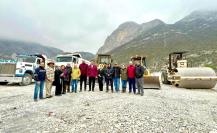 Alcalde de Santa Catarina rehabilita los caminos a La Huasteca