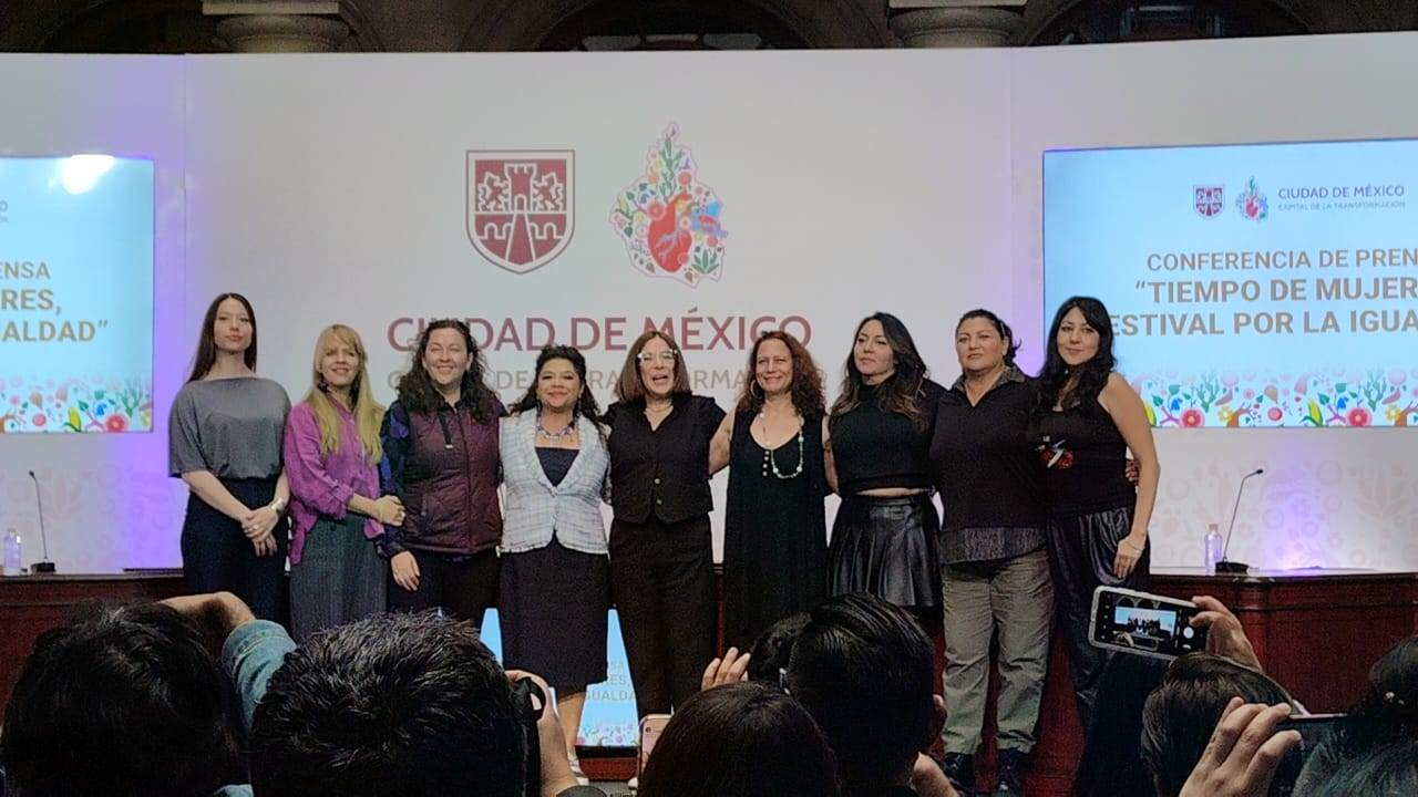 Conferencia del Festival Tiempo de Mujeres con distintas autoridades. Foto: Laura Ávila