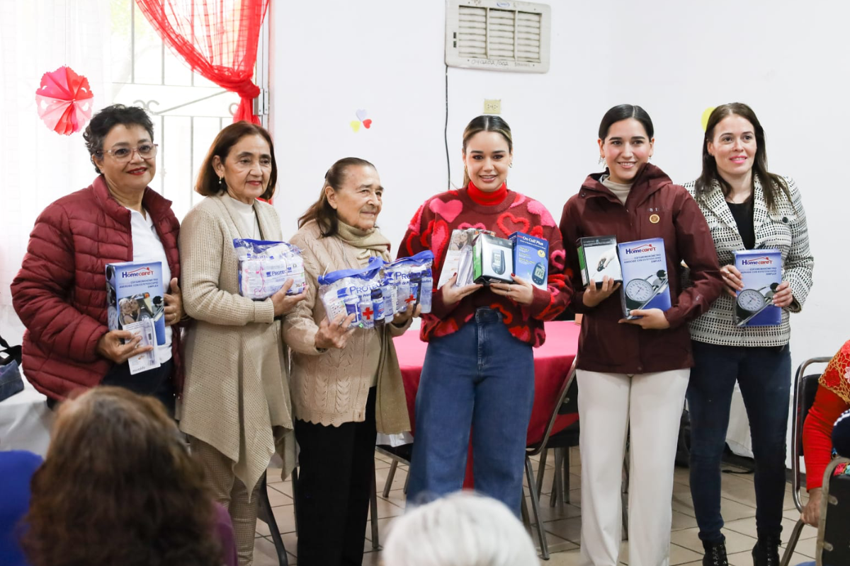 Abuelitos del DIF Victoria reciben equipo médico para mejorar su salud