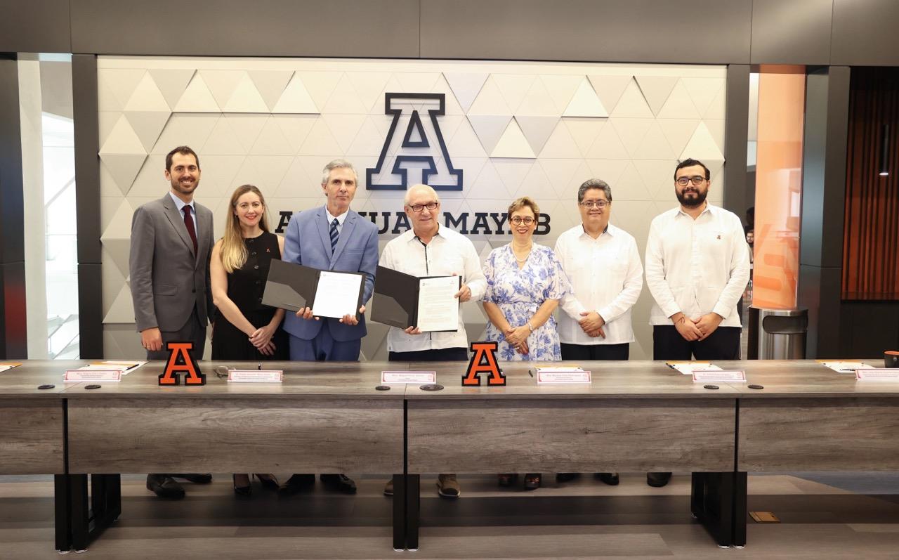 La jornada del jueves se realizó la firma de un convenio entre la Universidad Anáhuac Mayab la Universidad Católica San Antonio de Murcia para ofrecer la doble titulación.- Fuente Universidad Anáhuac Mayab