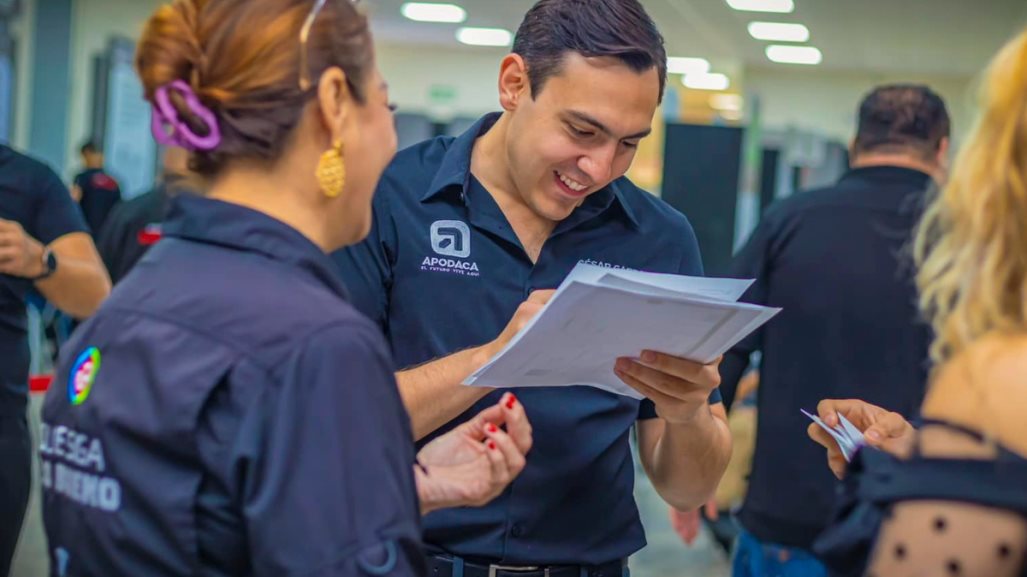 César Garza entrega nuevos equipos policiales para la seguridad de Apodaca