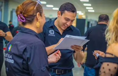 César Garza entrega nuevos equipos policiales para la seguridad de Apodaca