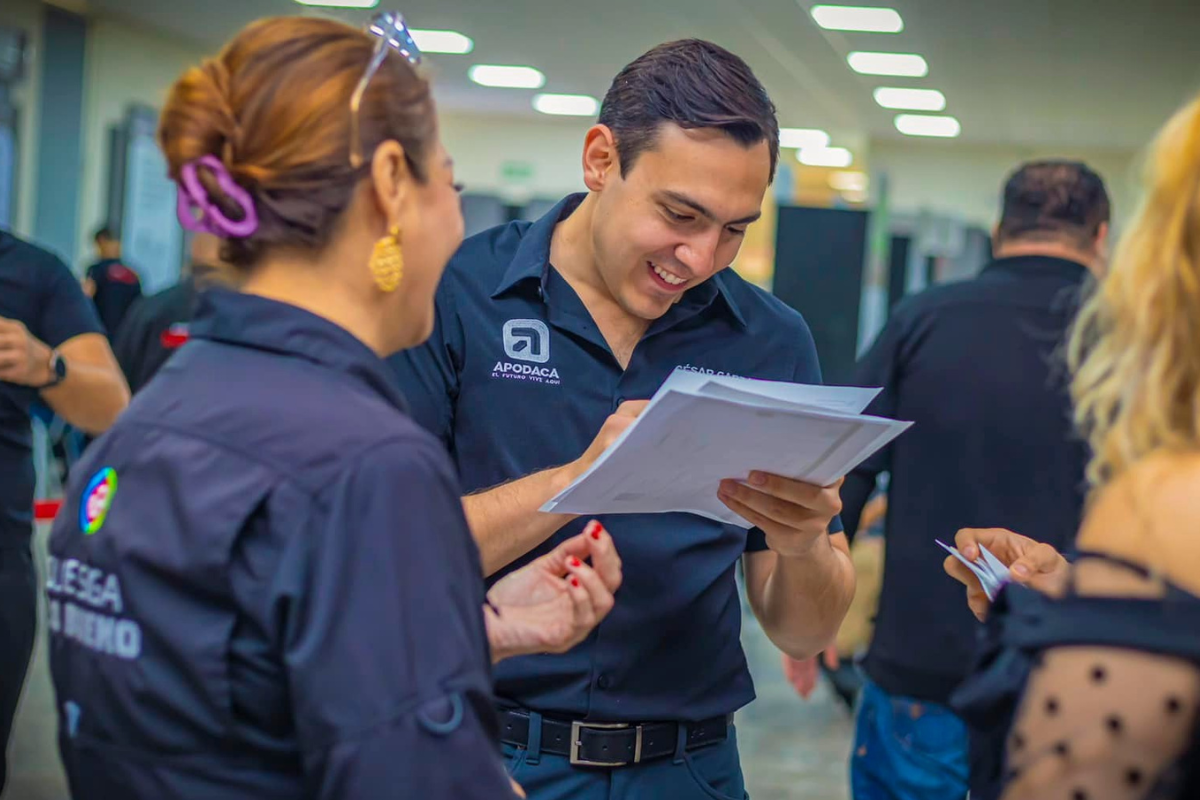 César Garza entrega nuevos equipos policiales para la seguridad de Apodaca