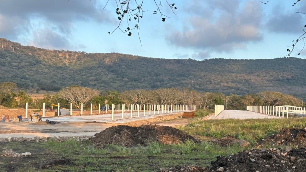 Habitantes de La Mancha denuncian riesgo ambiental por granja avícola en Veracruz