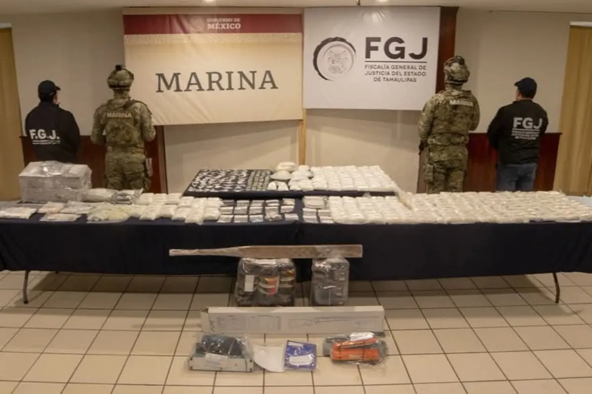 La Fiscalía General de Justicia de Tamaulipas, en coordinación con la Secretaría de Marina (Semar), ejecutó dos cateos que resultaron en el decomiso de 22 mil dosis de cocaína y más de 600 de metanfetaminas. Foto: Redes sociales