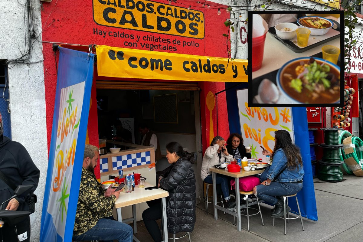 De fondo lugar para comer en CDMX, caldo personalizado. Foto: Omar Gómez