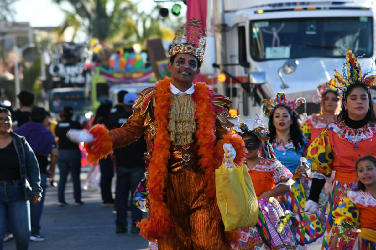 Comparsas a pie en el Carnaval La Paz 205.