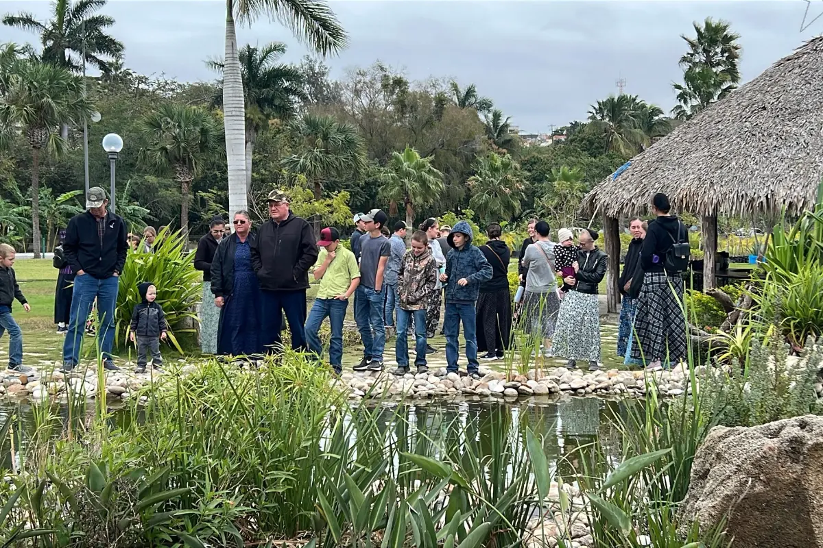 Jóvenes de la comunidad menonita Esperanza del municipio de González visitaron Tampico, como parte de su educación y formación.