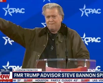 Steve Bannon, ex consejero de Trump, causa polémica con saludo nazi