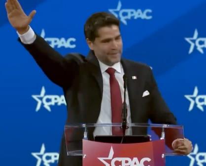 ¡Ahora un mexicano! Eduardo Verástegui hace saludo nazi en CPAC