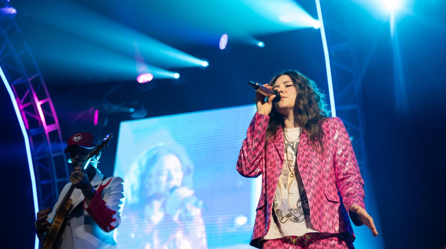 Jesse & Joy deleitó al público que se dio cita en la Arena Monterrey con cada una de sus canciones. Fotos. Cortesía Zignia Live.