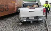 Muere al intentar ganarle el paso al tren en Escobedo
