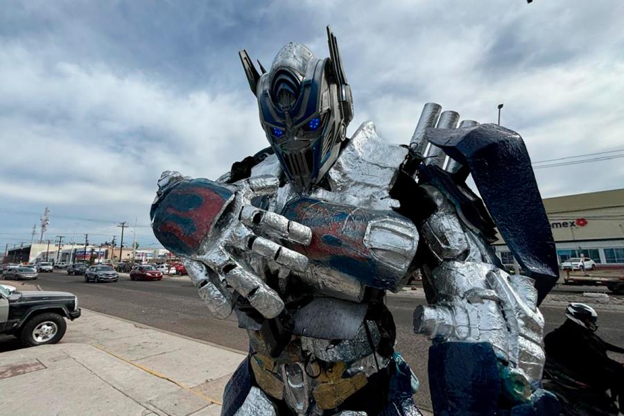 Optimus Prime hace una parada en La Paz y sorprende a todos