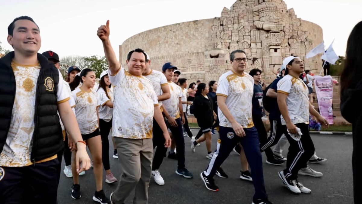 El mandatario yucateco participó en la caminata de 3 kilómetros Foto: Cortesía