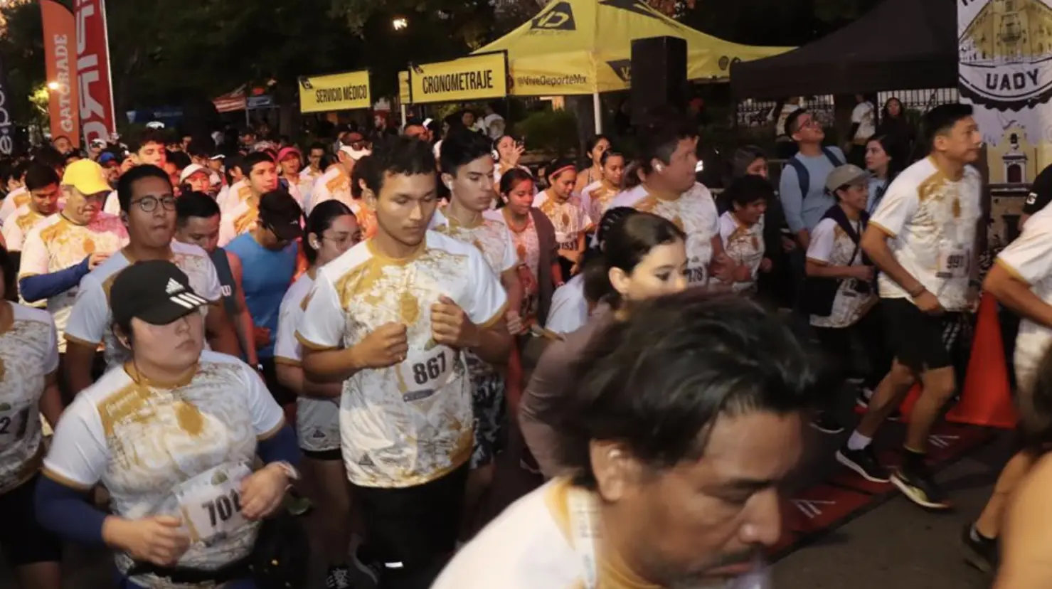 Más de mil 500 participantes, entre estudiantes, personal de la UADY y público en general, participaron en la tradicional carrera.-Fuente UADY