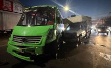 Choque de transporte público y vehículo del Gobierno de la CDMX sin lesionados