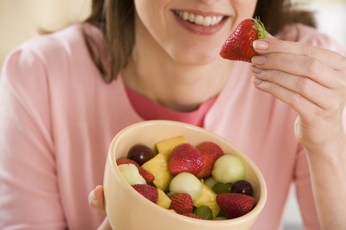 Según reveló un estudio, comer frutas diariamente ayuda a prevenir a largo plazo la diabetes tipo 2. Foto: Canva