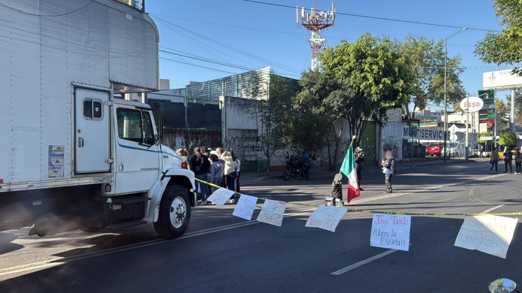 Desalojan escuela de monjas con lujo de violencia, acusan despojo