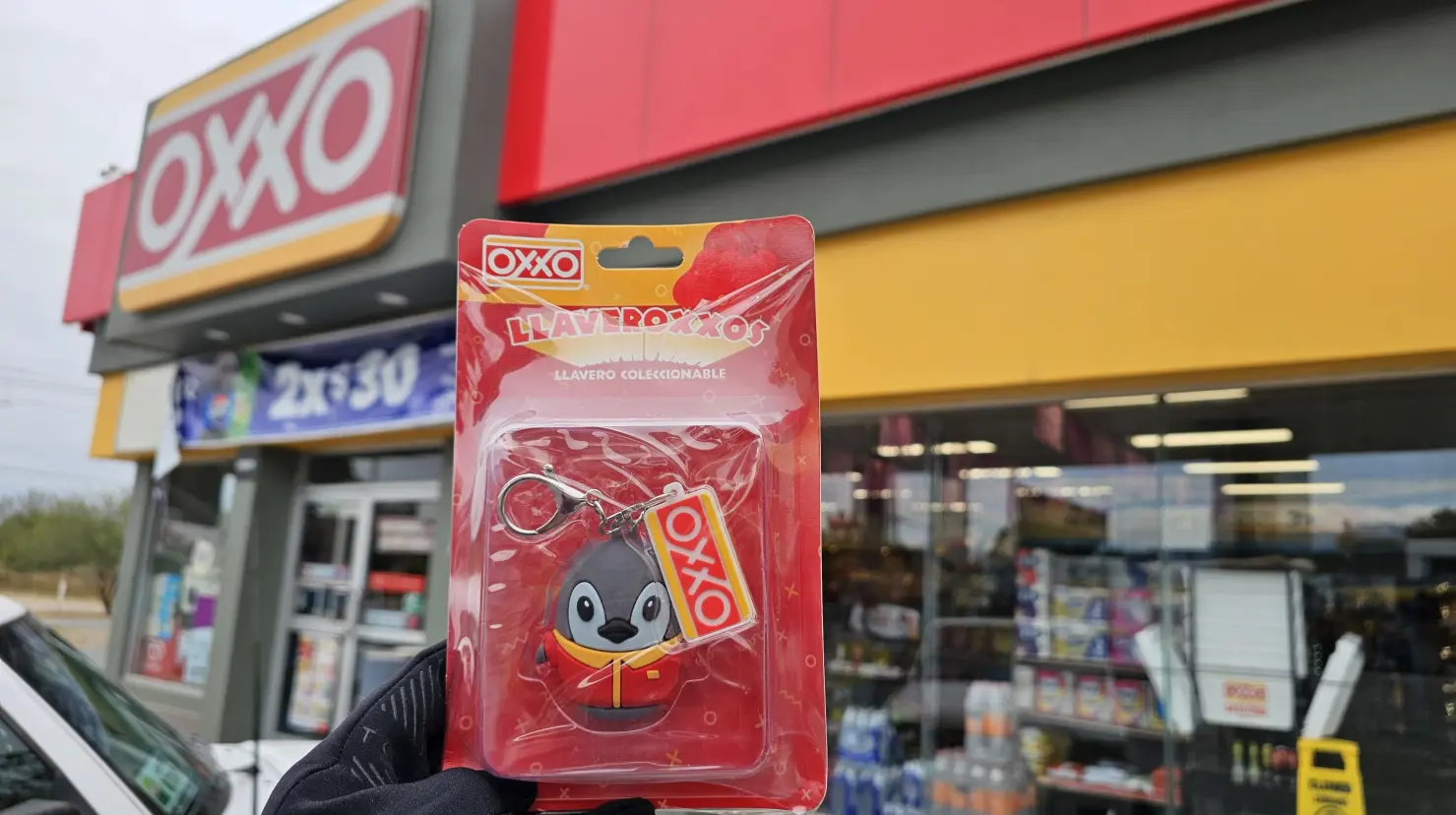 La cadena de tiendas Oxxo, ha lanzado al mercado una serie de llaveros coleccionables, nombrados llaveroxxos, los cuales ya se encuentran disponibles en Ciudad Victoria y el resto del estado. Foto: Victoria Jiménez