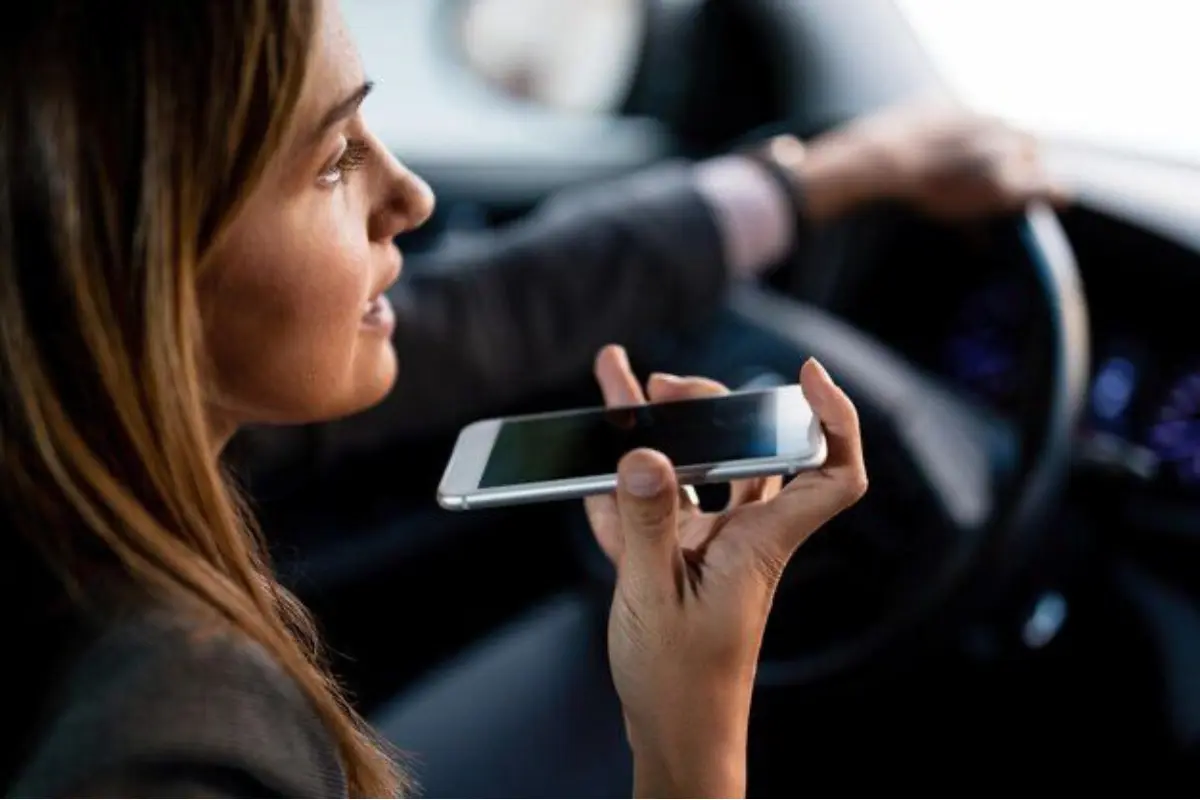 Utilizar el celular sin dispositivo es motivo de multa, el precio puede variar según el municipio donde te encuentres ¿cuánto cuesta en Reynosa?. Foto: Freepik