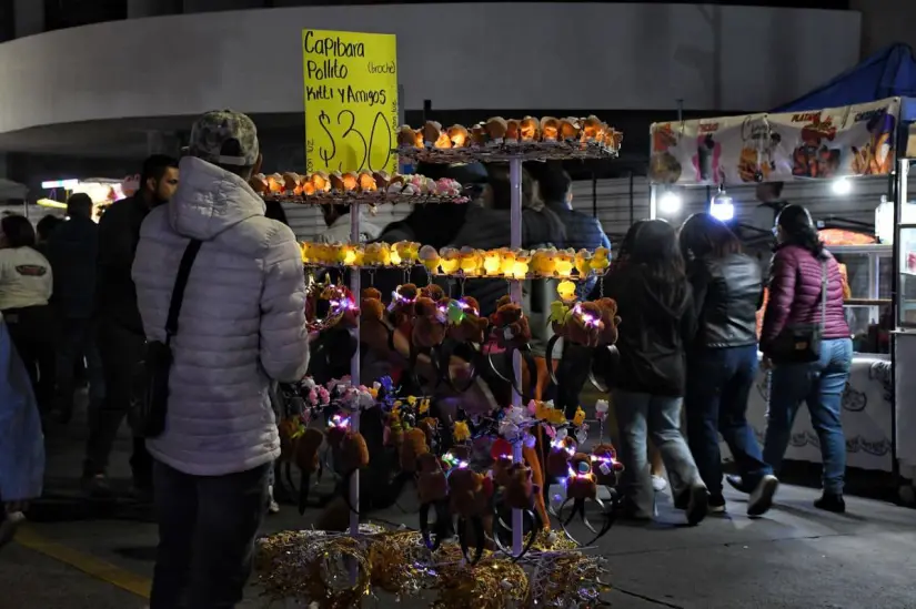 Los comerciantes del Carnavalito La Paz 2025 se quejan del fuerte aumento en las tarifas para poner sus puestos, que pasaron de 600-800 pesos a 2,700 pesos diarios. Foto: Facebook / Comerciantes del Carnavalito