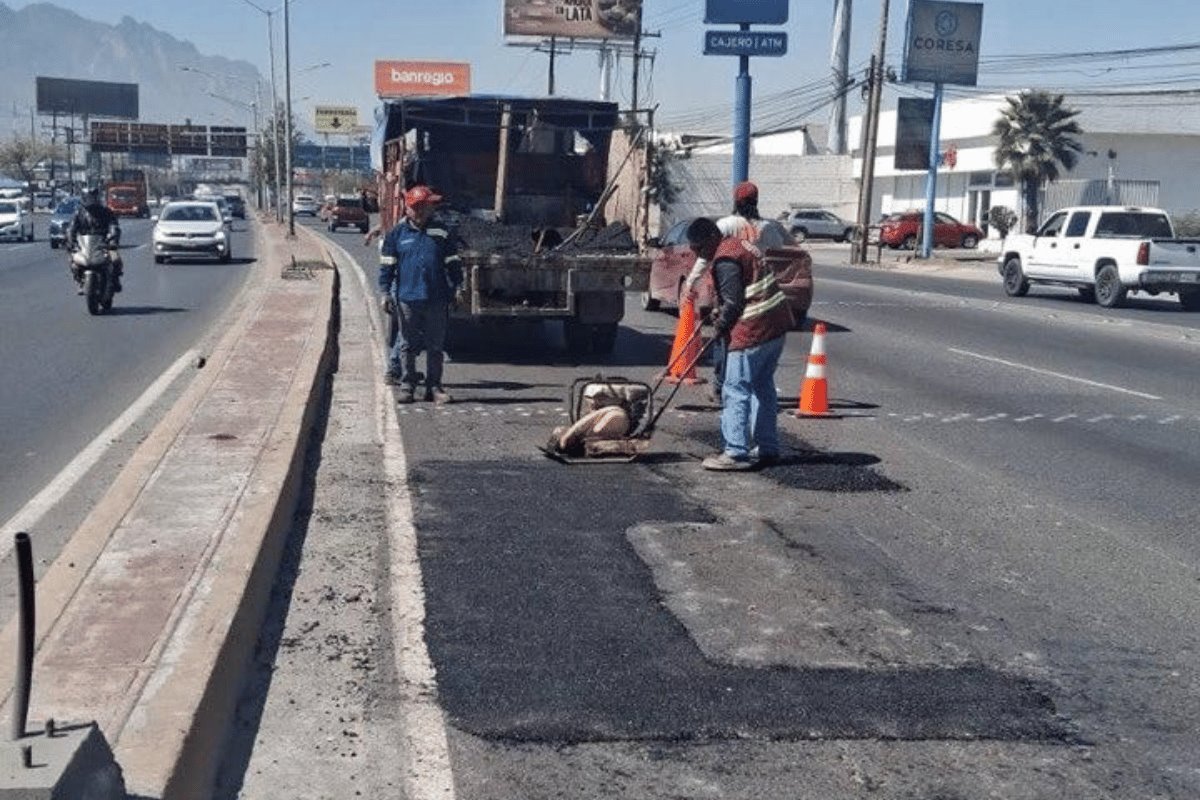 Las cuadrillas realizaron trabajos sobre la avenida Díaz Ordaz, pero el programa continuará abarcando otras vialidades clave del municipio. Foto: Gobierno de Santa Catarina.