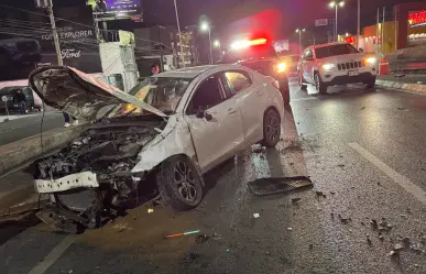 Volcadura en avenida Paseo de los Leones deja un lesionado en Monterrey