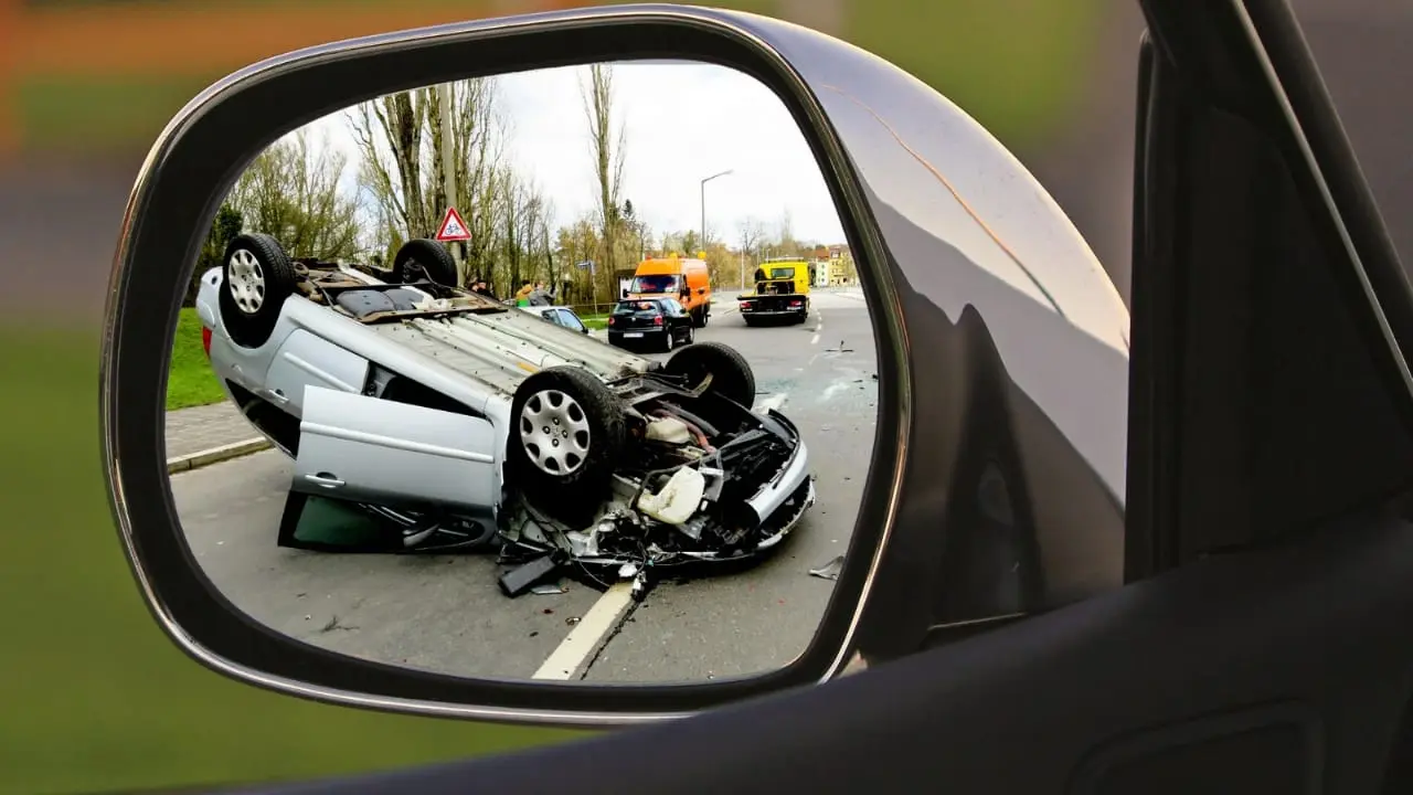 Abandonar a una víctima de accidente de tránsito es negarle la oportunidad de recibir atención médica oportuna | Foto: Canva (imagen ilustrativa).