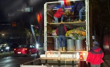 Camioneta cargada de flores volcó por falla mecánica en Constituyentes