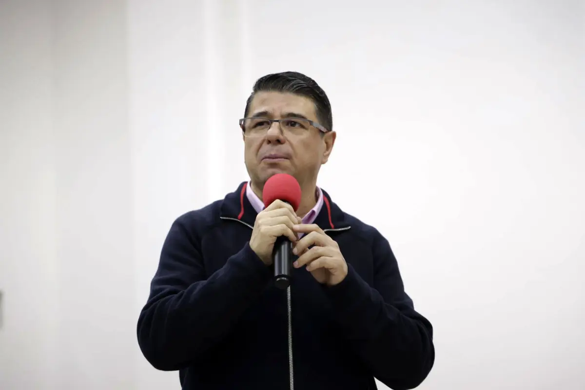 Israel Betanzos dirigente del PRI en CDMX. Foto: PRI CDMX | Canva