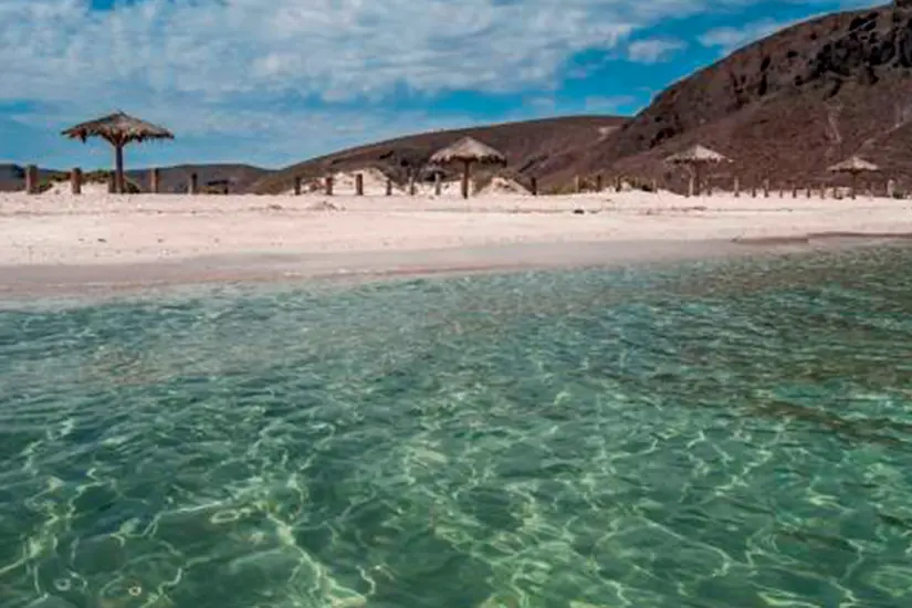 El Tecolote, sin duda, es la playa más popular de La Paz. Foto: Víctor Yee.