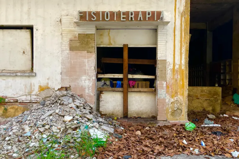 Área de fisioterapia del antiguo hospital. Foto: Axel Hassel