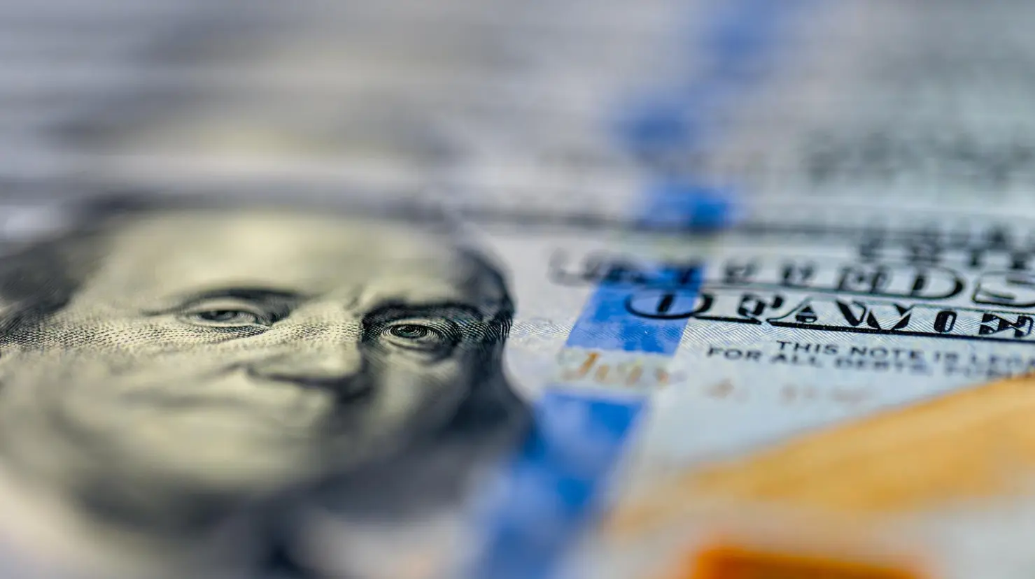El Peso mexicano se depreció este martes, derivado de las declaraciones de Donald Trump, asegurando que se impondrán aranceles a los productos mexicanos, lo que ha generado incertidumbre. Foto: Freepik
