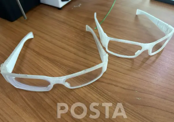 Maestros fabrican lentes con botellas PET en primaria de Juárez