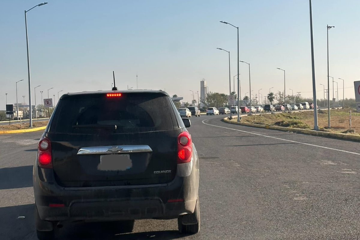 La afluencia en los puentes internacionales entre Tamaulipas y Texas varía según el cruce fronterizo, con tiempos de espera que pueden superar los 90 minutos en algunas garitas. Foto: Redes sociales