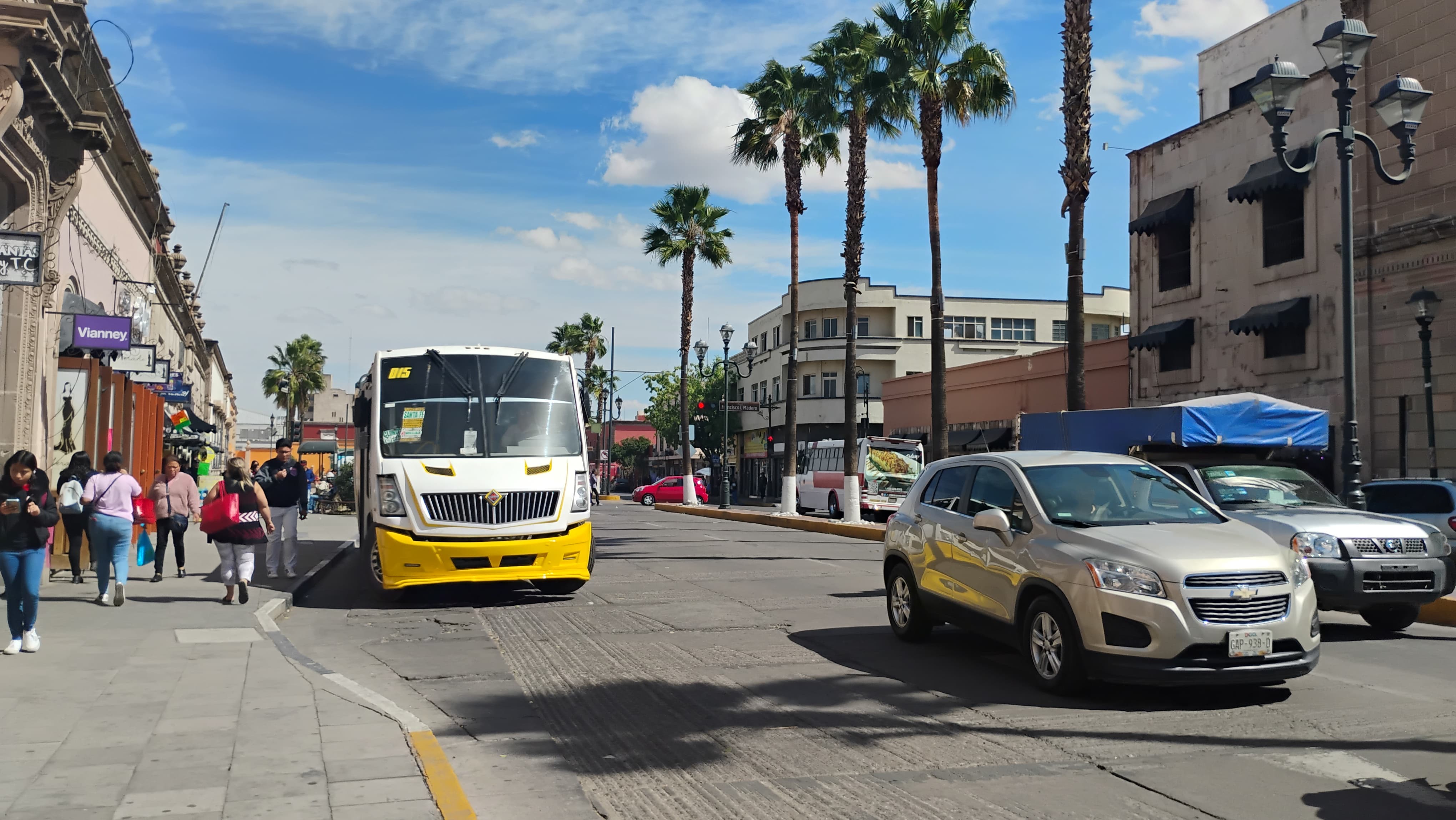 Conoce las dos rutas de autobús que podrán brindar un mejor servicio con la ampliación del bulevar Río Grande | Foto: Lorena Ríos.