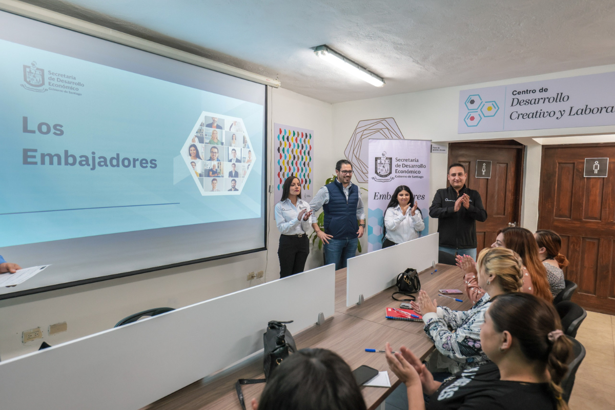 El Gobierno de Santiago, David de la Peña Marroquín en cursos para emprendedores Foto: Canva