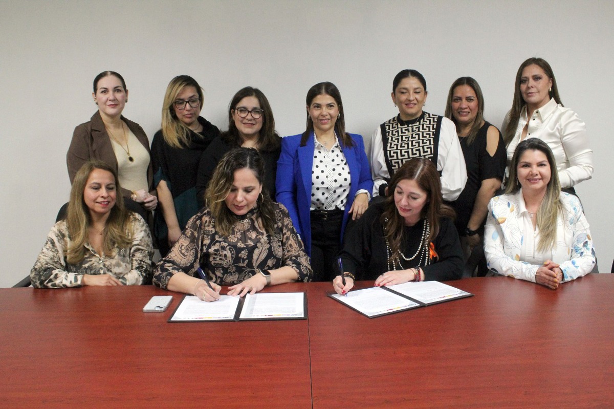 Firma de convenio entre la Secretaría del Trabajo y AMMJE Saltillo / Foto: Gobierno de Coahuila