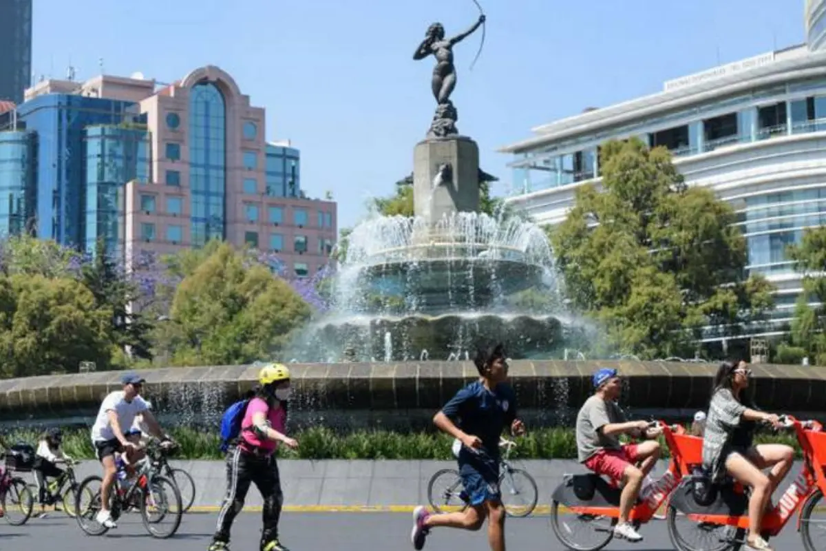 Ciclistas en CDMX. Foto: Ecobici CDMX | Canva